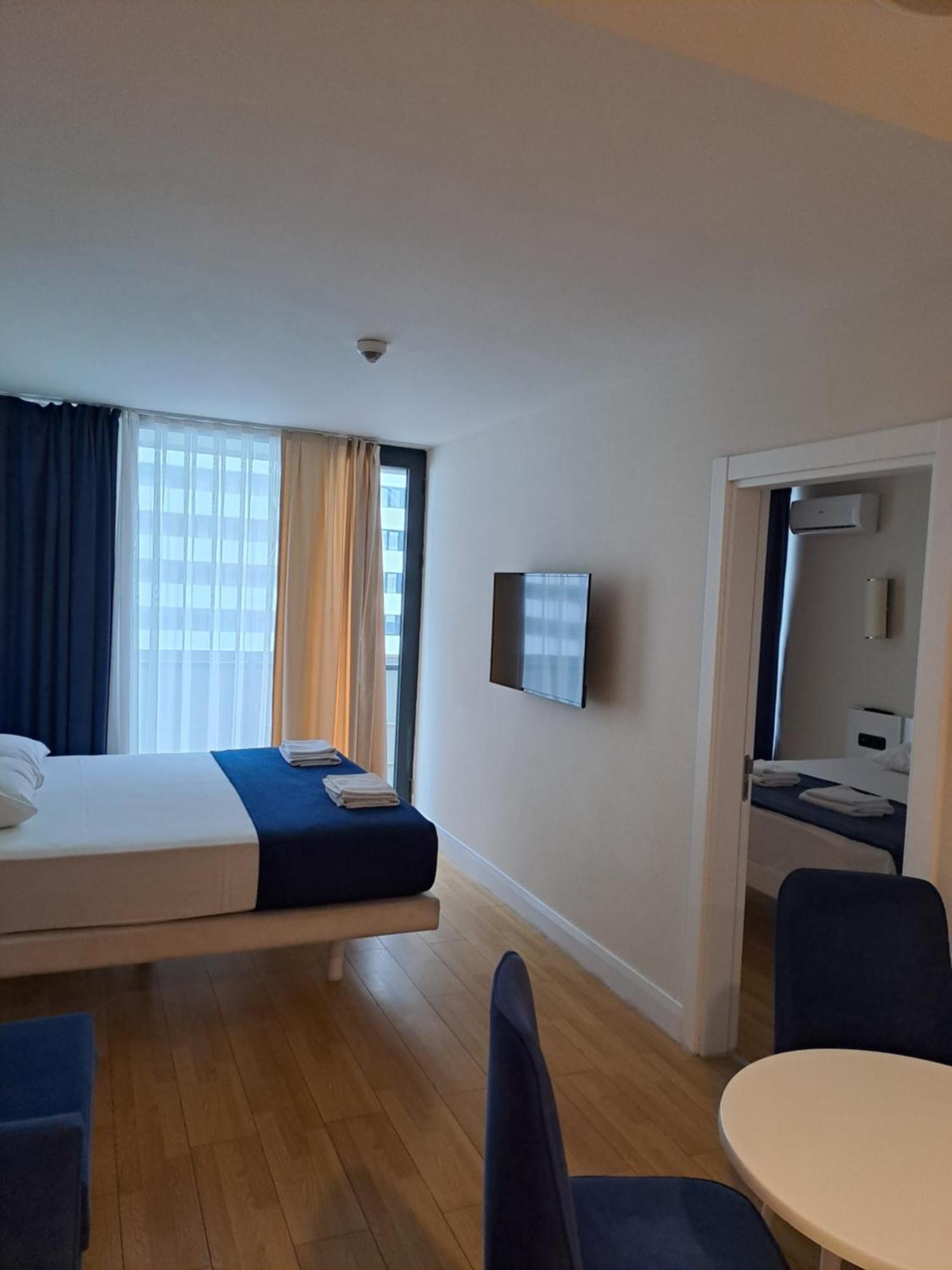 Lux Apart Hotel 555 Батумі Екстер'єр фото