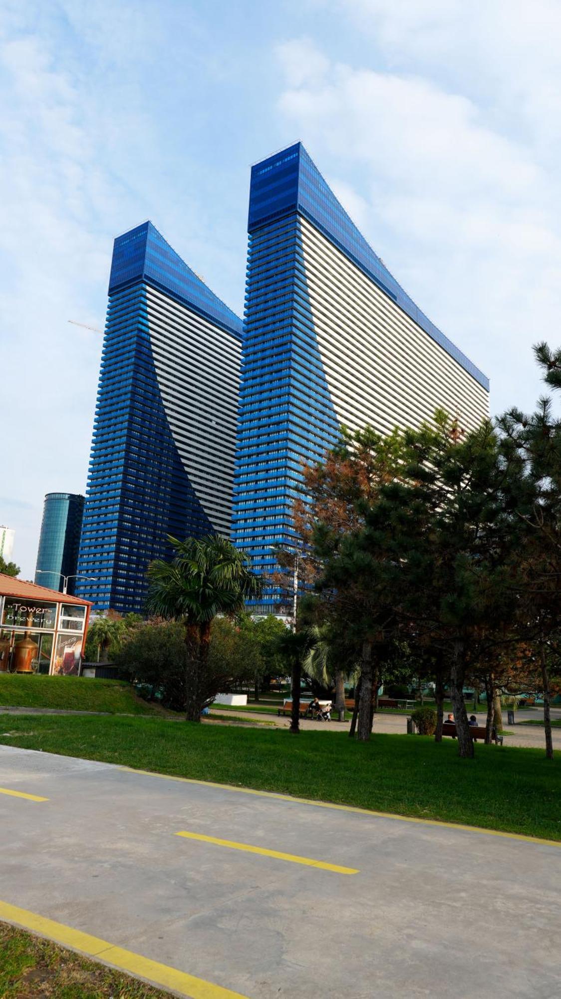 Lux Apart Hotel 555 Батумі Екстер'єр фото