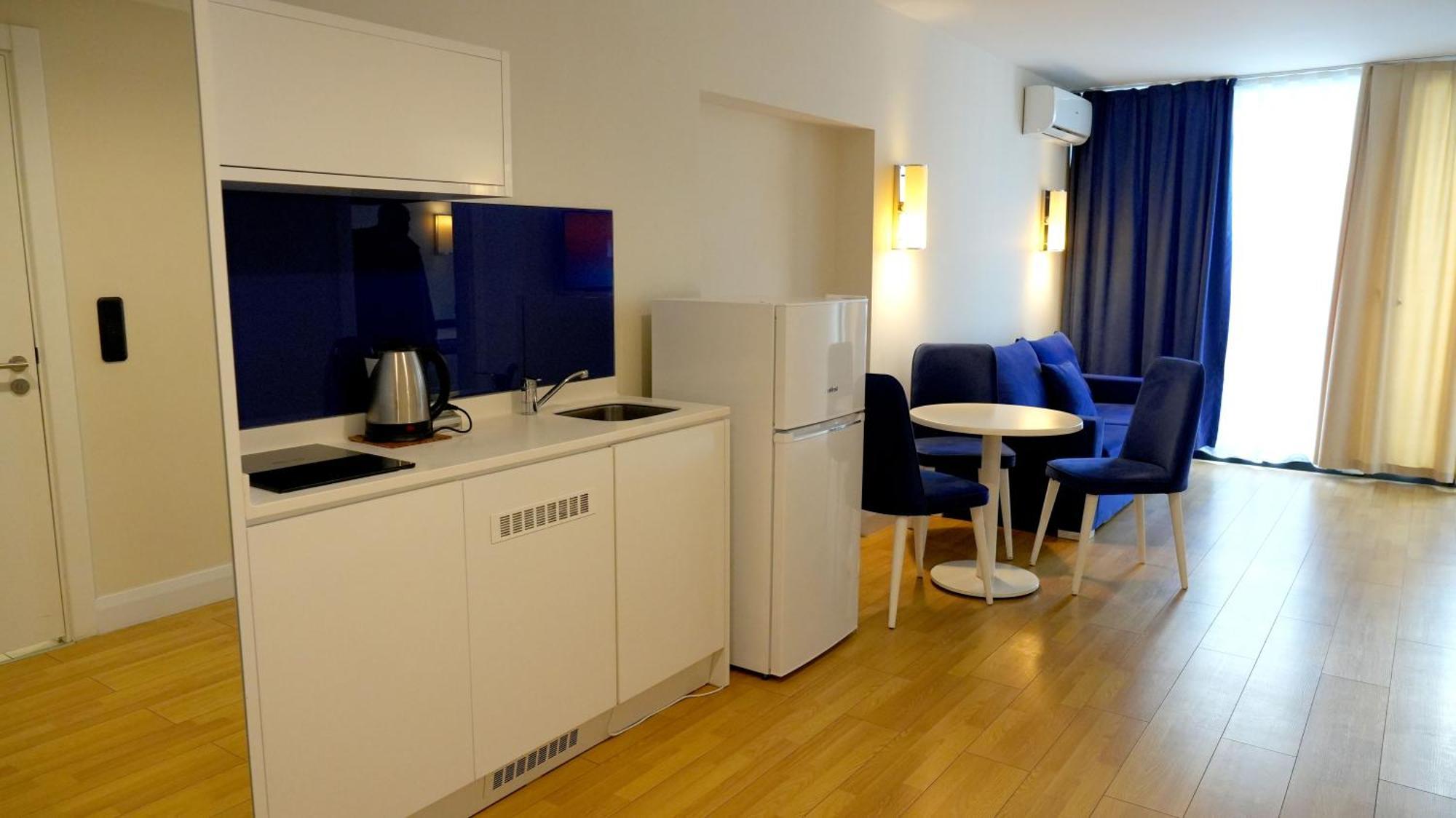 Lux Apart Hotel 555 Батумі Екстер'єр фото