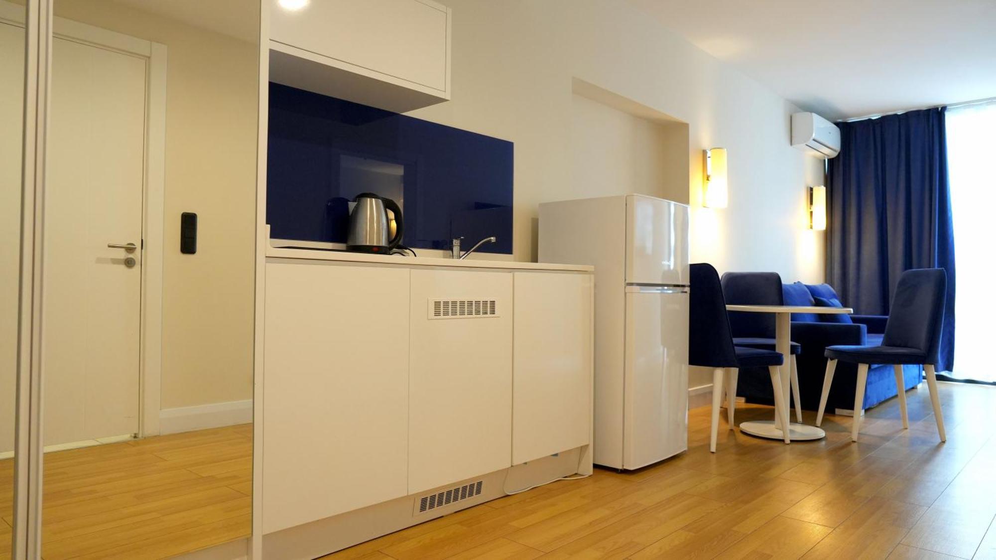 Lux Apart Hotel 555 Батумі Екстер'єр фото