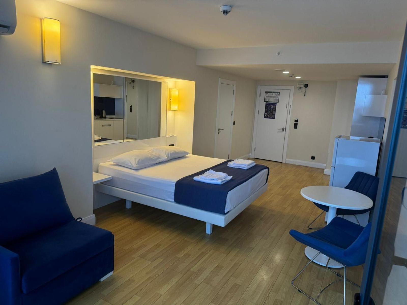 Lux Apart Hotel 555 Батумі Номер фото
