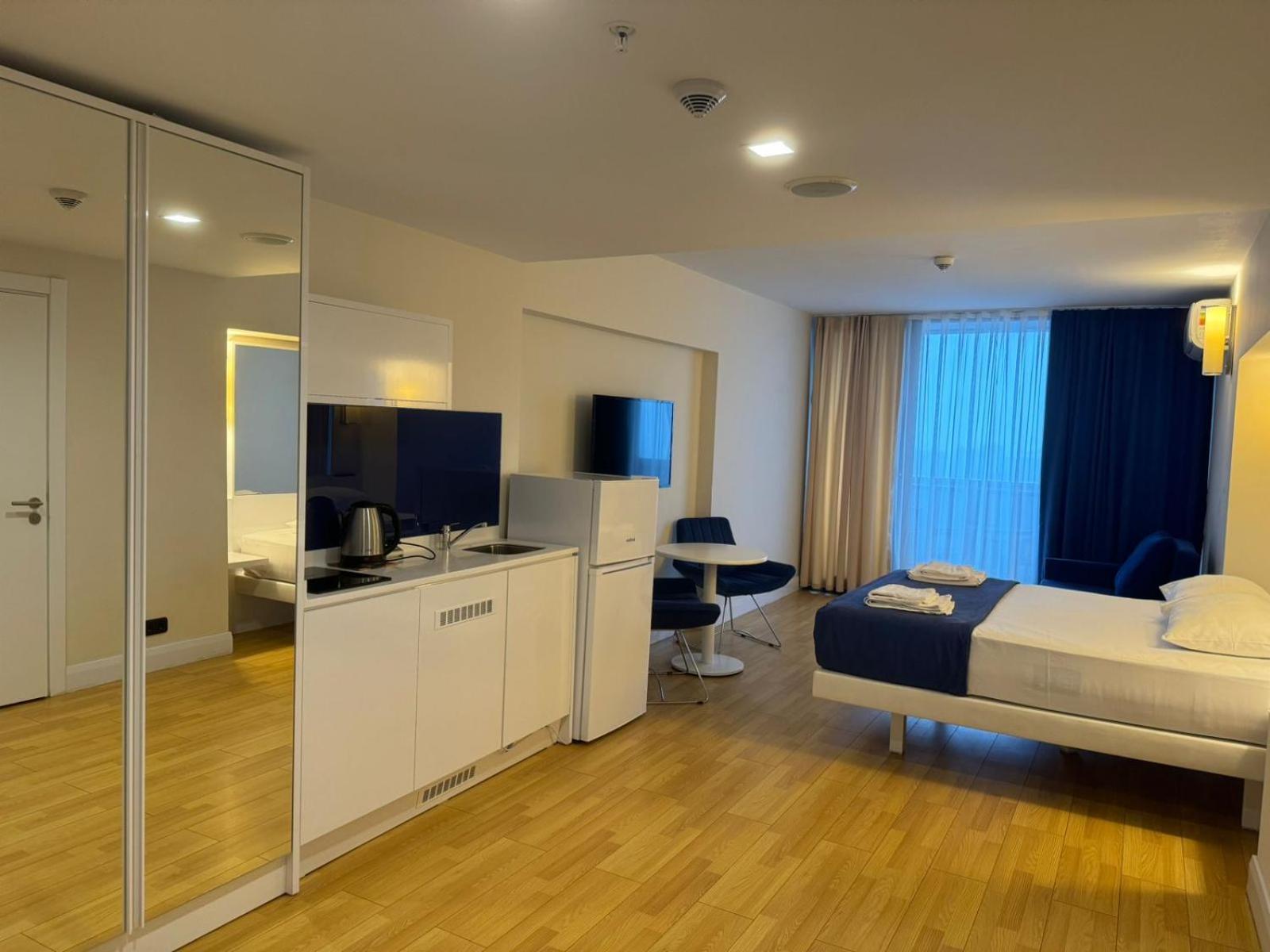 Lux Apart Hotel 555 Батумі Номер фото