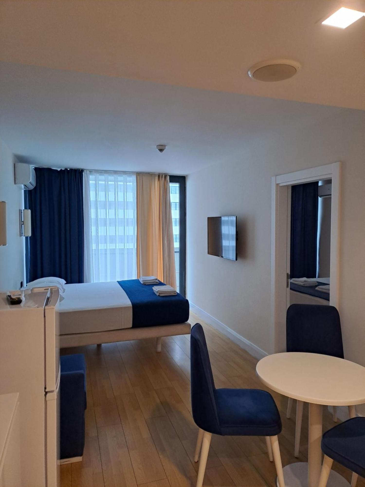 Lux Apart Hotel 555 Батумі Номер фото