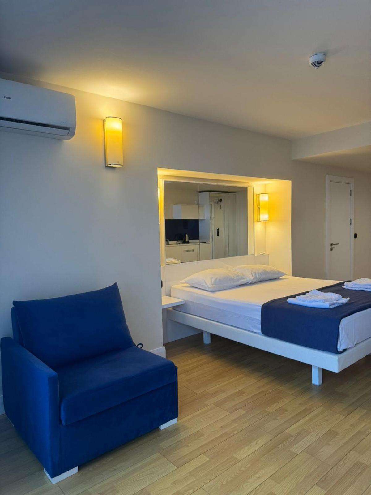 Lux Apart Hotel 555 Батумі Номер фото