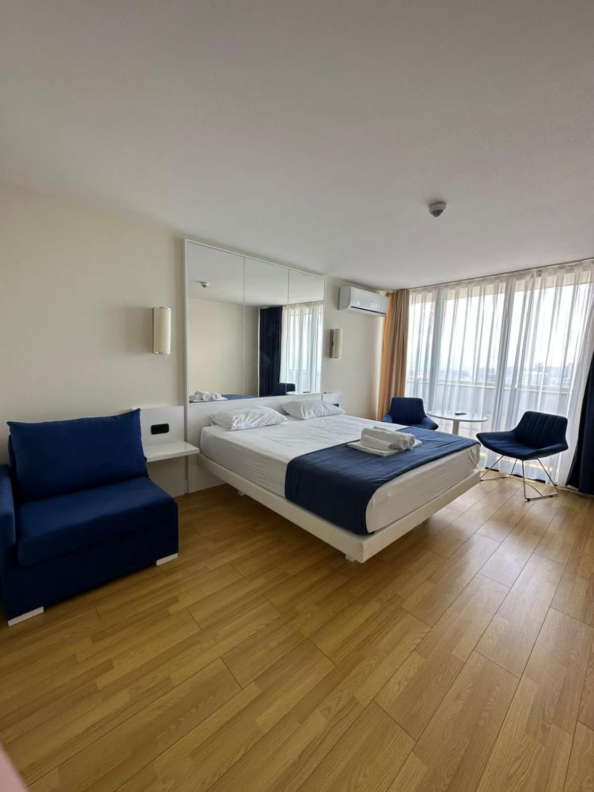 Lux Apart Hotel 555 Батумі Номер фото