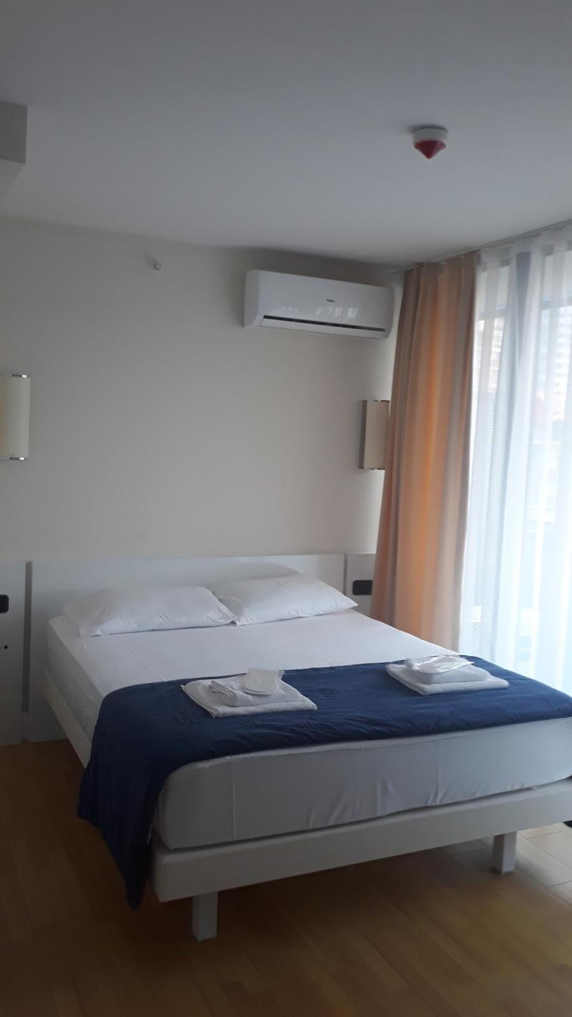 Lux Apart Hotel 555 Батумі Номер фото
