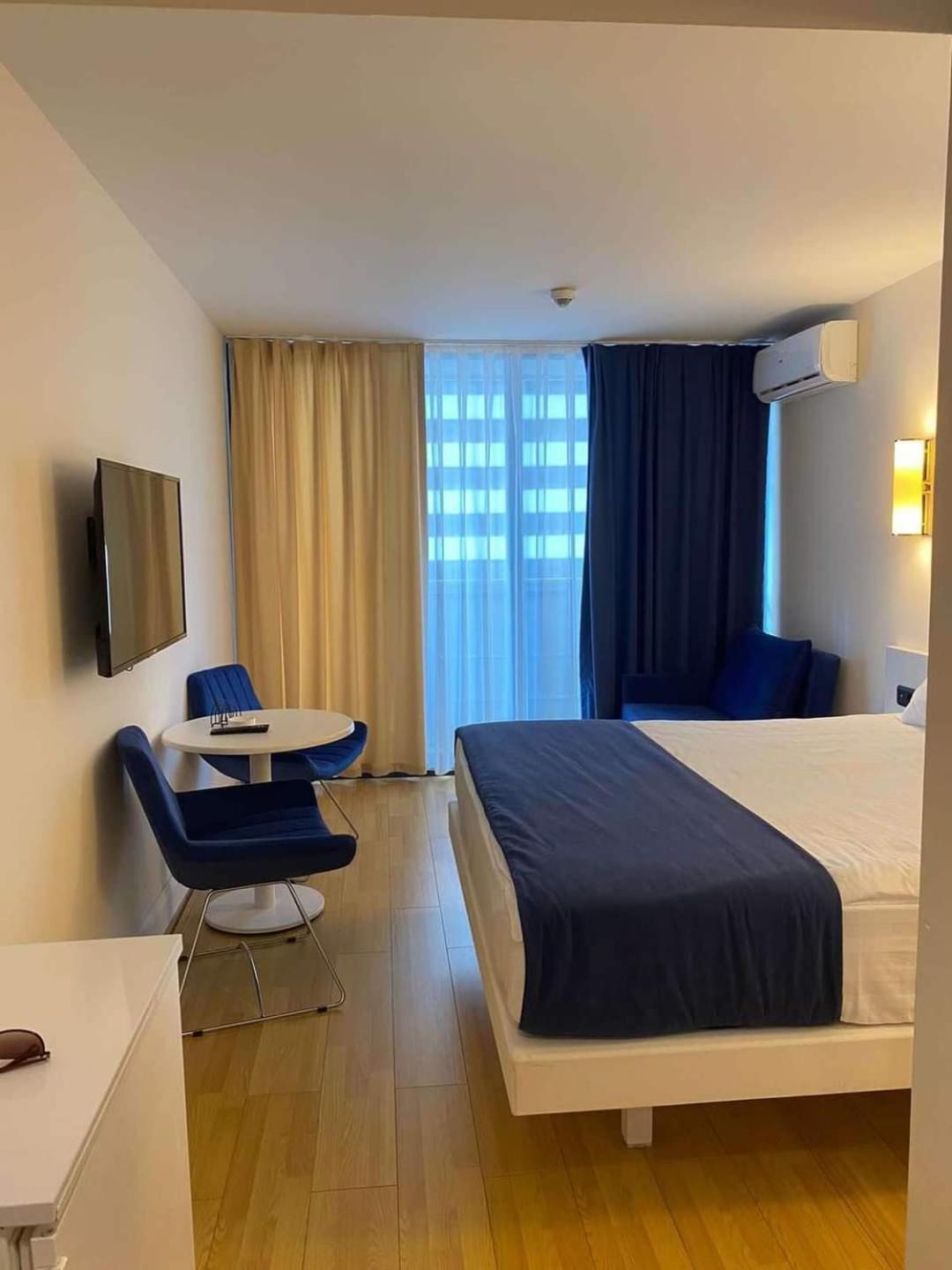 Lux Apart Hotel 555 Батумі Номер фото